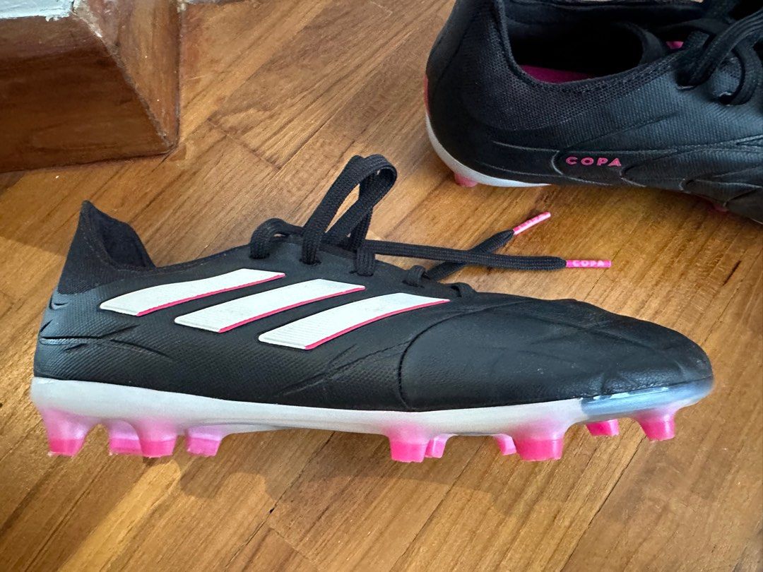 Soccer boots hot sale size 3