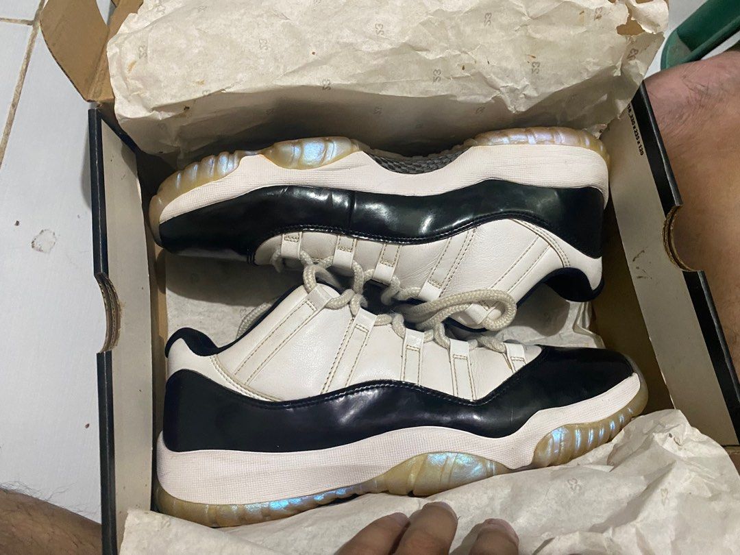 Air jordan 11 yellow sole store