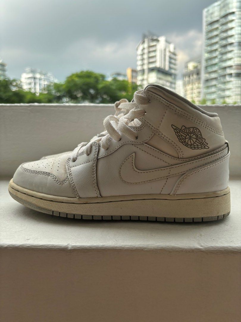 Nike air jordan 1 retro mid white wolf hotsell grey