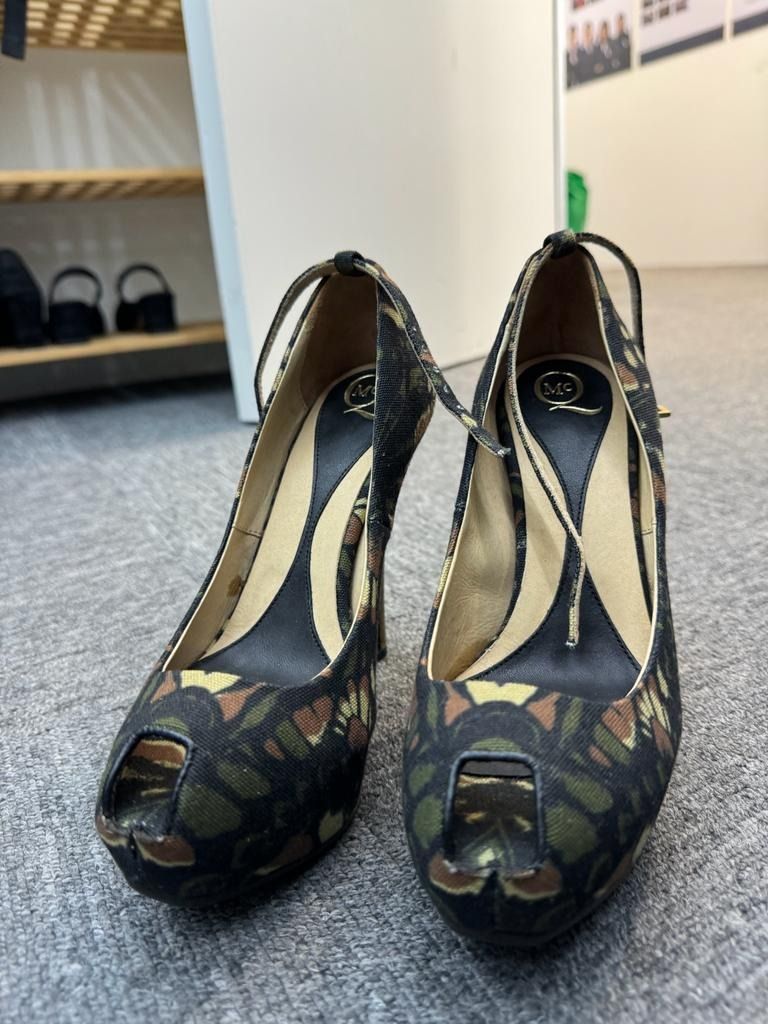 Alexander mcqueen gold heels hot sale