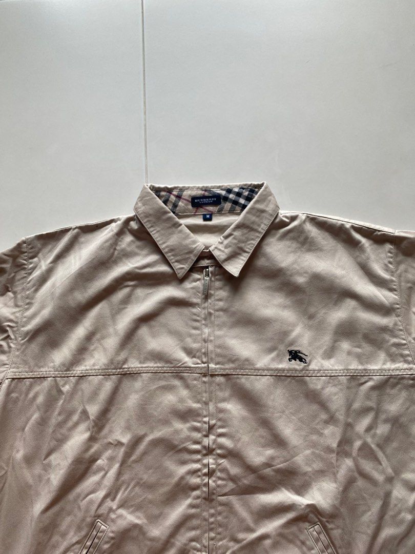 Burberry harrington jacket Men s Fashion Coats Jackets and Outerwear on Carousell