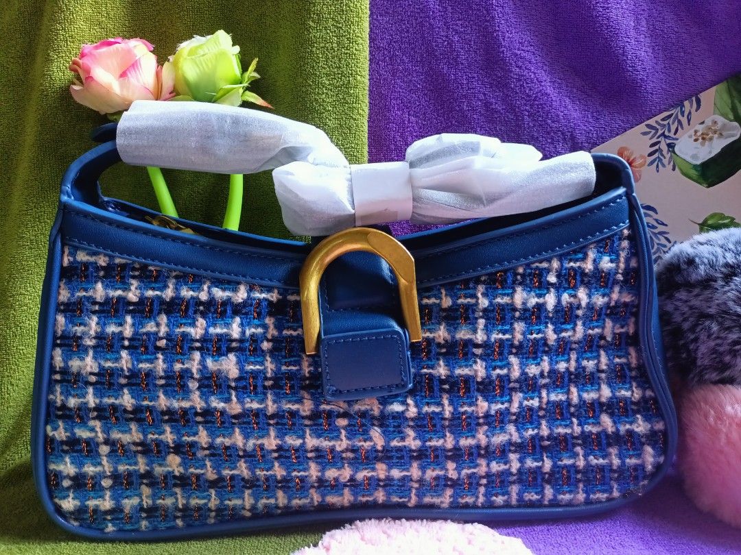 Charles & Keith Gavin Tweed Curved Shoulder Bag (Category: Shoulder Bags) located in Laoag. Submitted by baggeliaph_25 (Listing ID 1269631529, Image 1). Description: Brandnew CK Bag Tweed Style Adjustable Strap Payment First Policy MOP: Gcash.