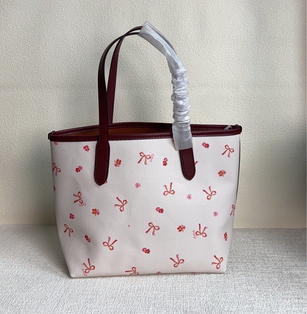 Coach minnie motif city tote store