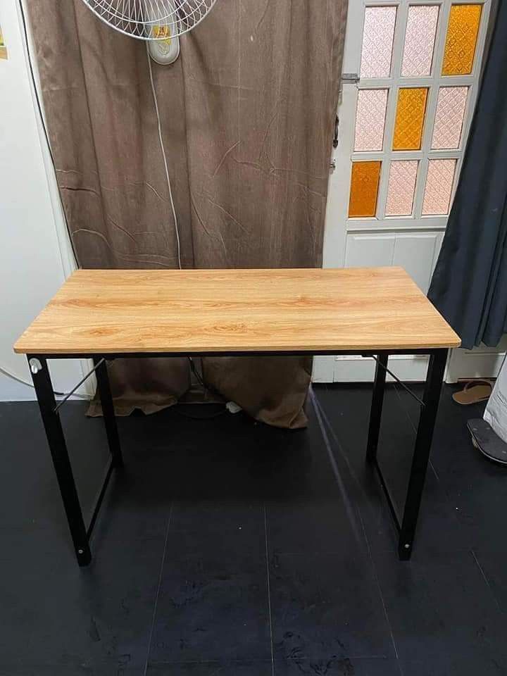 Computer Desk Table (Category: Tables & Sets) located in Marikina City. Submitted by redonlineshop (Listing ID 1269555469, Image 1). Description: Desk Office Table/ Computer Desk Study ✅100X50 COMP. DESK ₱1,200 🎨Yellow (black leg) 🎨Maple (white leg) ✅120x60 COMP. DESK ₱1,400 🎨maple (white leg) ON HAND BRAND NEW Accept Gcash payment/COD Same day delivery + Delivery Fee.