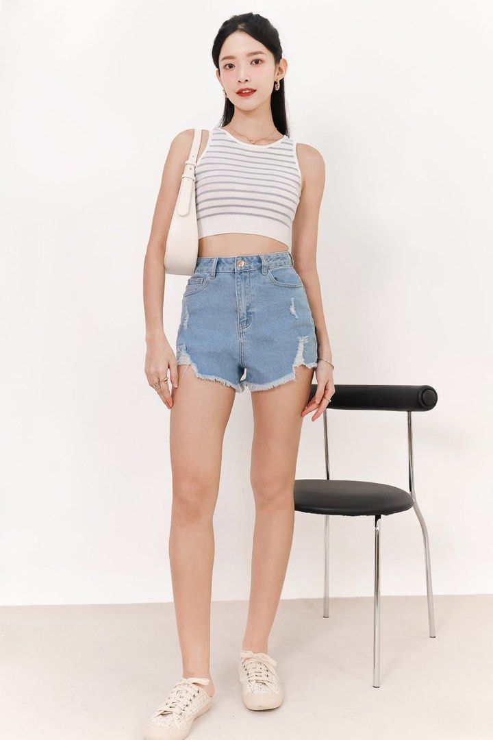 Light wash ripped shorts 2025