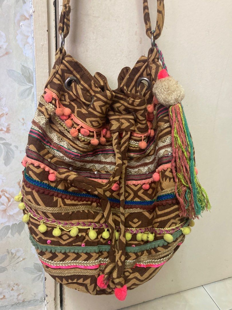 Urban outfitters hotsell crossbody sling bag