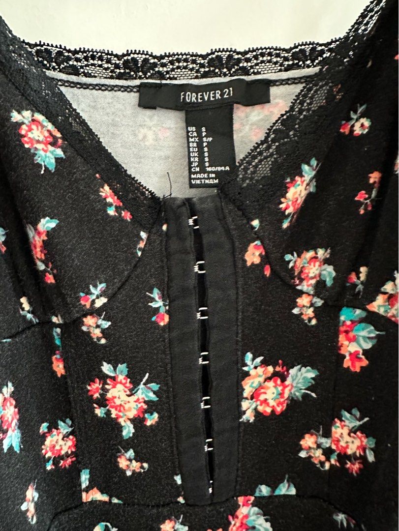 FOREVER 21 FLORAL DRESS WITH POCKETS , Women's Fashion, Dresses & Sets,  Dresses on Carousell