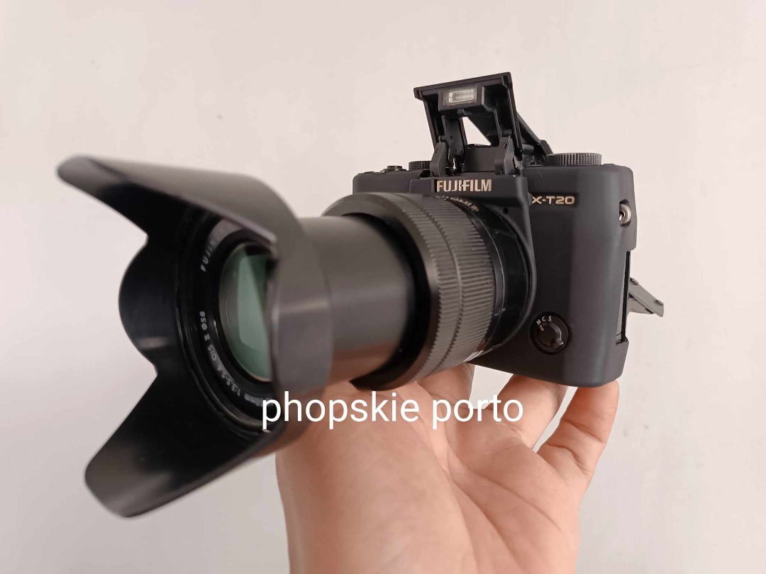 Fujifilm mirrorless camera XT20 with kit lens 24mp touch screen 4K