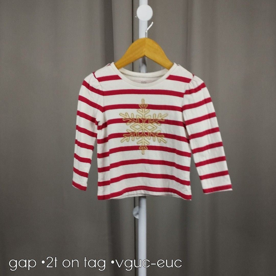 Gap holiday top sweater