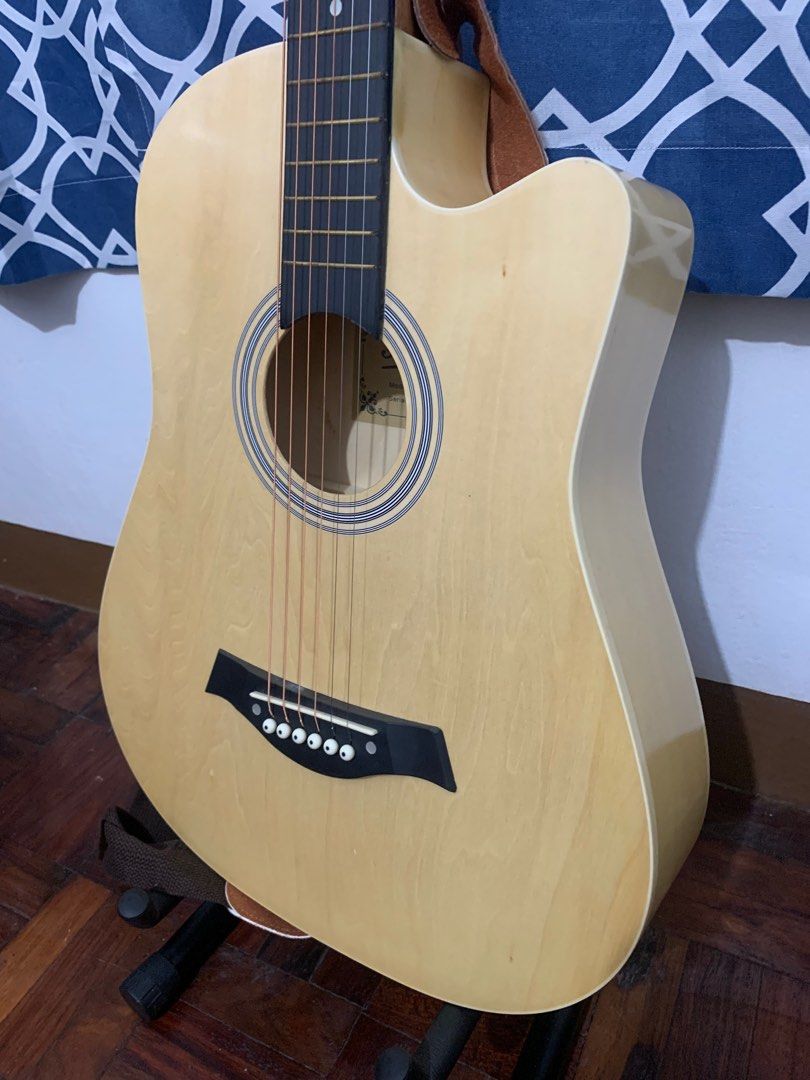Global Guitar for beginners with free stand (Category: Musical Instruments) located in Manila. Submitted by dsn_md (Listing ID 1269702312, Image 2). Description: Issue lang is yung - Guitar case, it has flaws (sira ung zipper, may butas pero nalalagay pa rin yung case) With free strap, stand, pick, extra nylon strings Loc: manila, lalamove or pick up in my area.