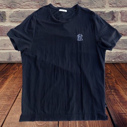 GUCCI SHIRT (Category: Tshirts & Polo Shirts ) located in Manila. Submitted by eothrift (Listing ID 1269599334, Image 1). Description: ‼️ Free Shipping ‼️ Condition: Good Size: 3xl on tag Dimension: W: 21.5 - L: 28 Issue: 1 pin hole on the back ( see last picture) Color rate: 8 Price: 300 + Shipping We Ship Nationwide.