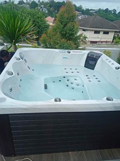Hot tub SPA jacuzzi