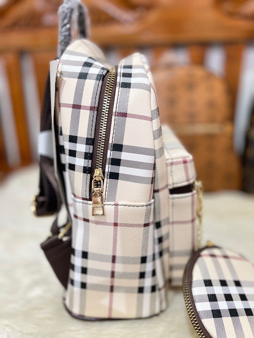 HowRU, Women's Fashion, Bags & Wallets, Backpacks on Carousell
