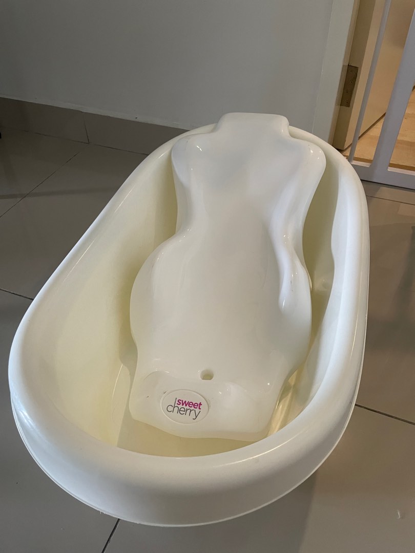 IKEA baby bath tub with sweet cherry bath support, Babies & Kids, Bathing & Changing, Bathtub