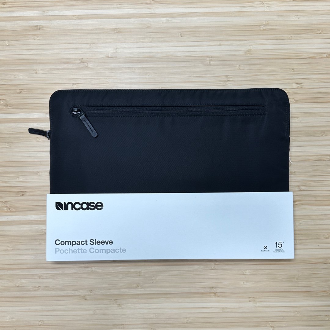 Incase compact sleeve top macbook pro