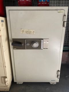 ‼️JAPAN FURNITUR SAFETY VAULT IN GOOD CONDITION‼️  SIZE 25L x 20W x 41H inches