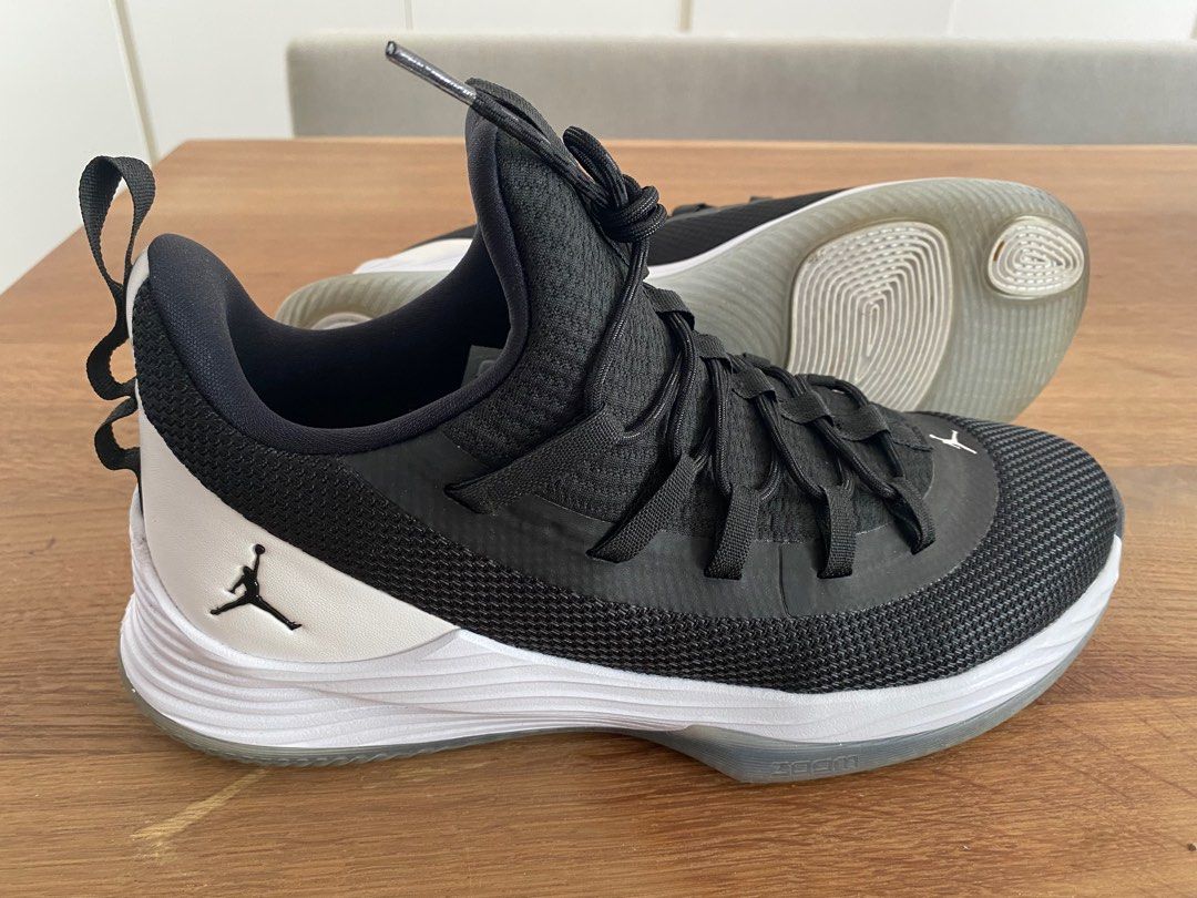White shop jordan trainers