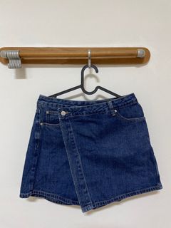(Category: ) located in . Submitted by minimalwears (Listing ID 1269689157, Image 1). Description: .