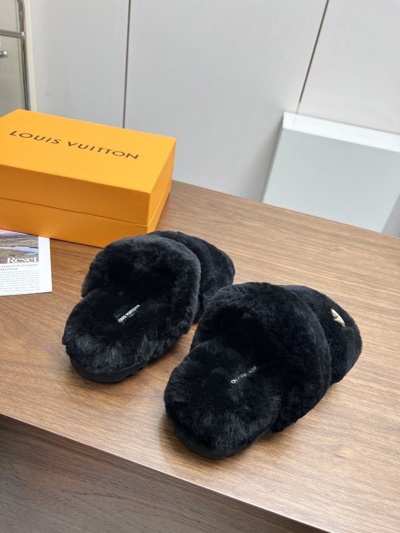 Louis vuitton fur 2025 slides pink