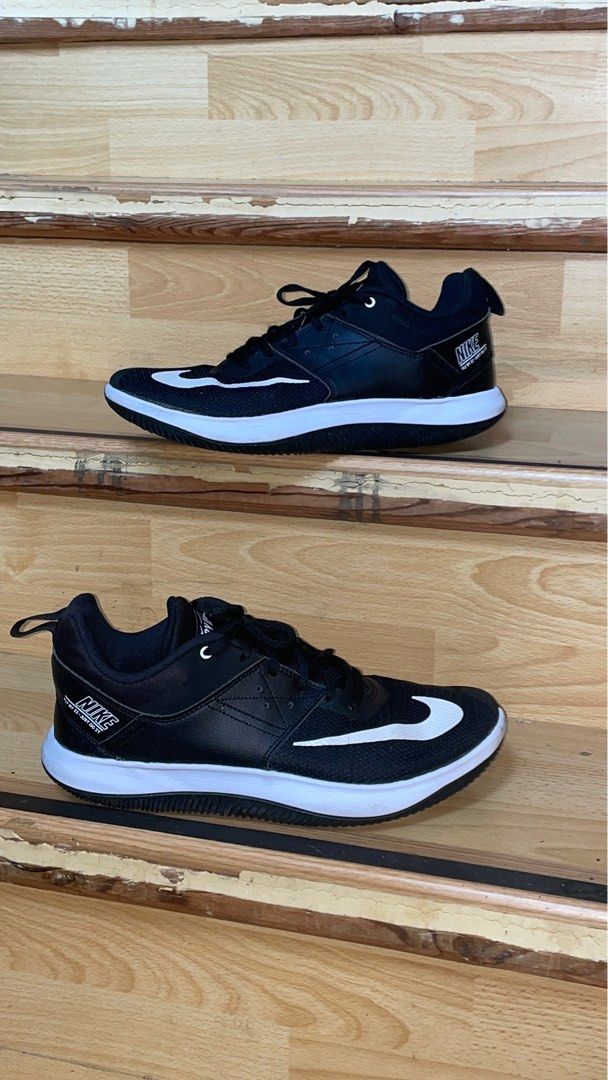 Nike flyby low clearance black and white