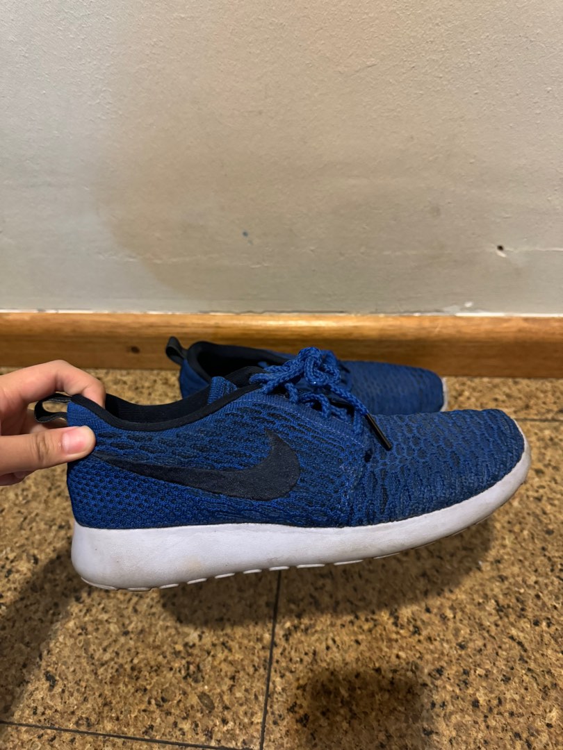 Royal blue best sale nike roshe