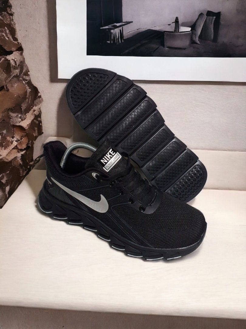 NIKE Shoes Running Baru Gress 100 Size 43 Warna hitam polos