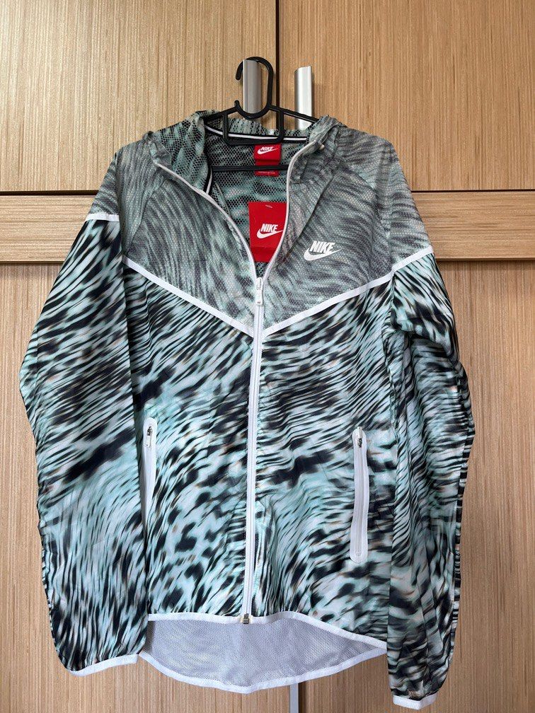wind nike