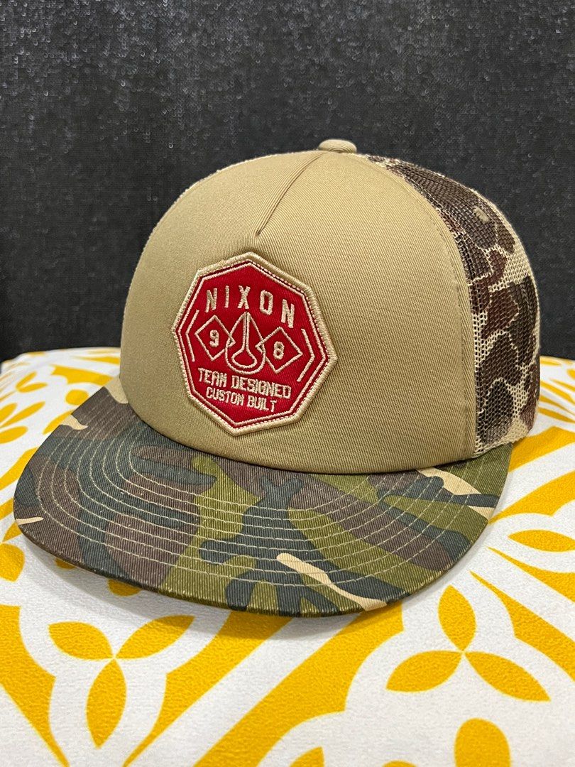 Nixon hats top