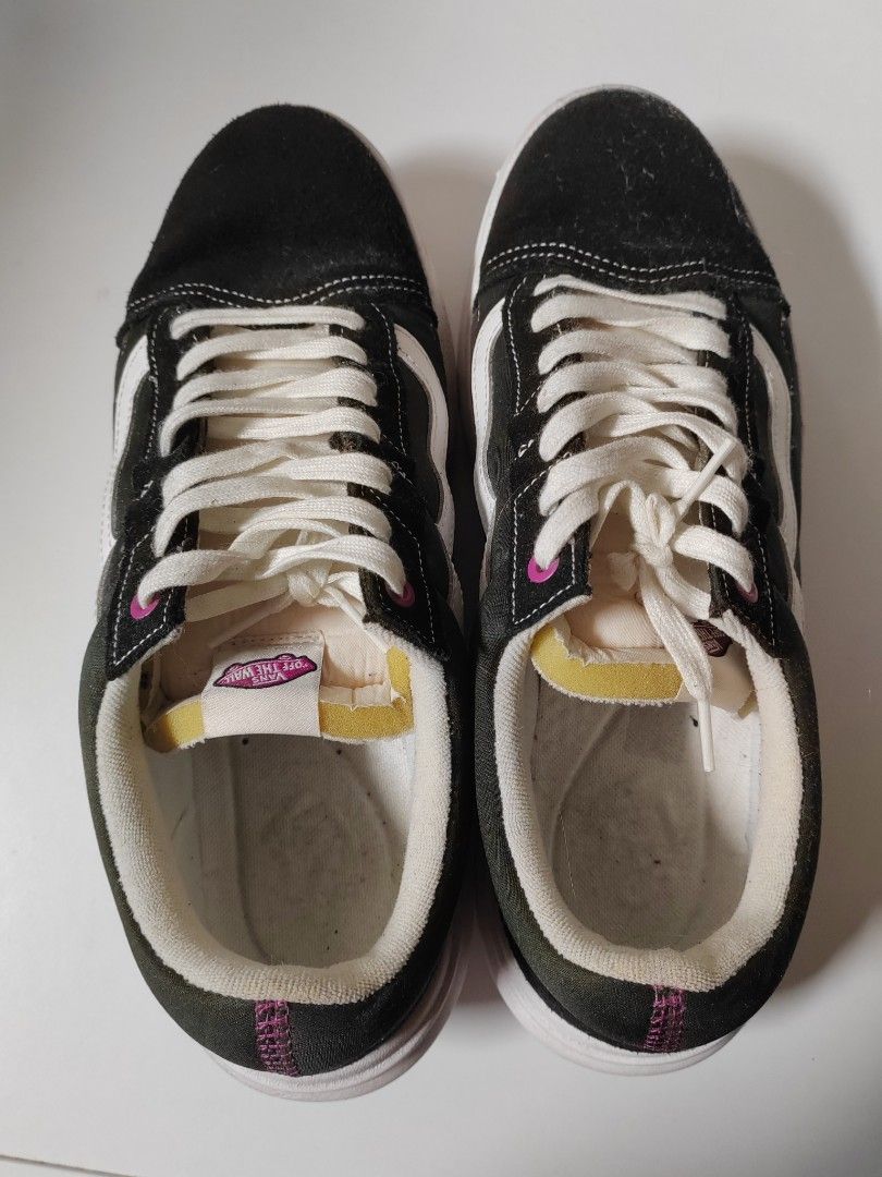 Onitsuka Tiger (Category: Dress Shoes) located in Singapore. Submitted by cindyliw1987549 (Listing ID 1269649847, Image 1). Description: 基本全新，大腳的朋友可以看一下.