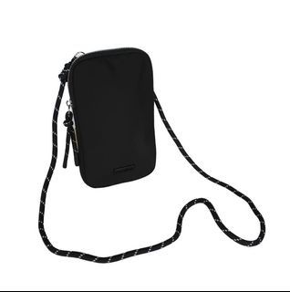 Pull n bear slingphone