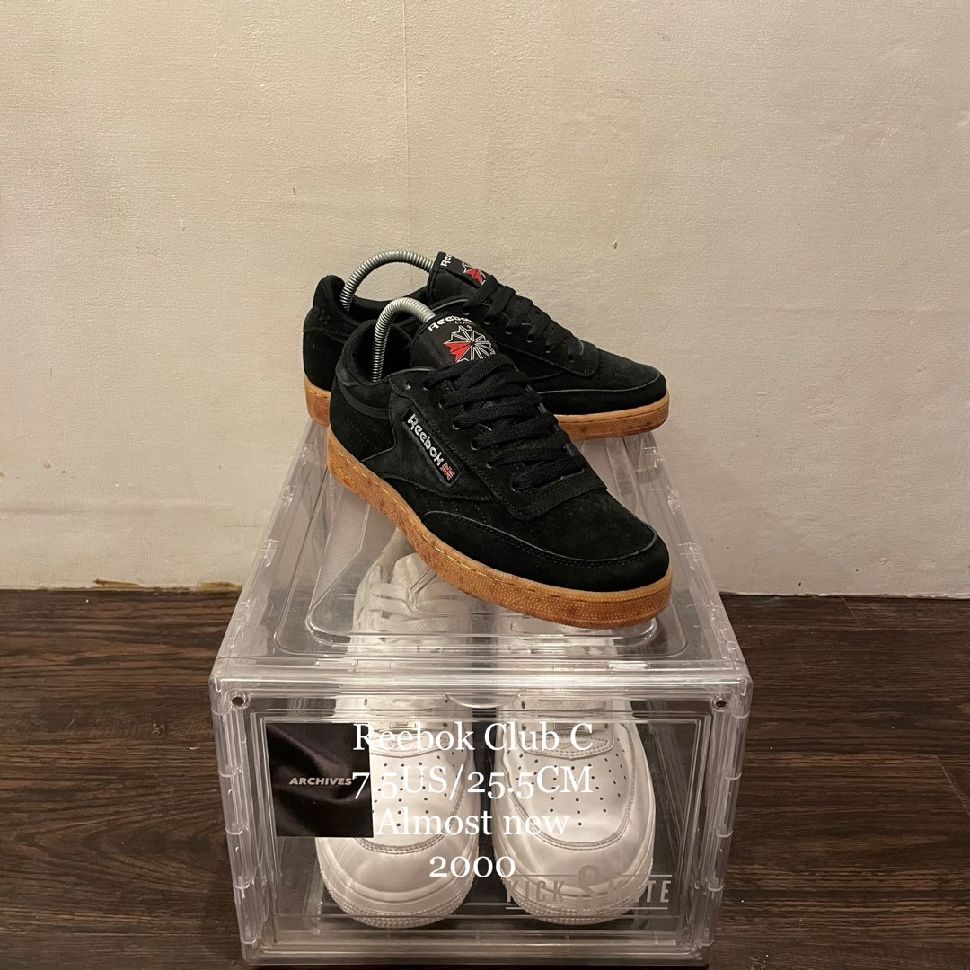 Reebok black discount suede gum sole