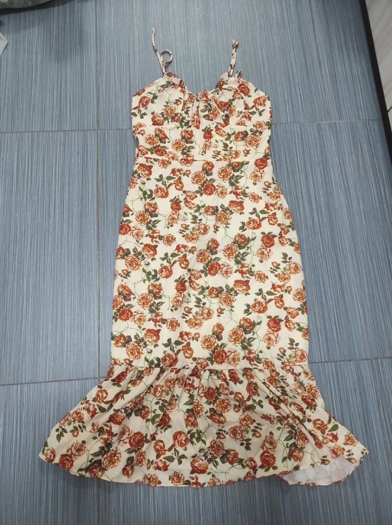 CLEARANCE Rihoas Cream Floral dress Women s Fashion Dresses Sets Dresses on Carousell