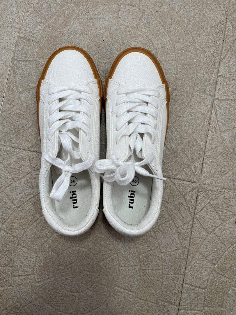 White leather sneakers hotsell with gum sole