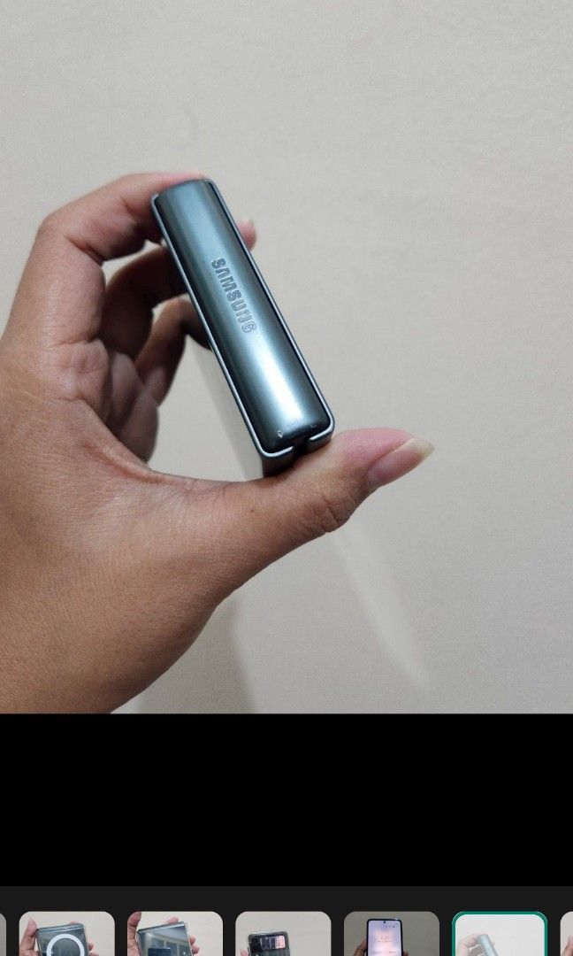 Samsung Z Flip 3 5g (Category: Samsung) located in Caloocan City. Submitted by jcconcep008 (Listing ID 1269533291, Image 2). Description: may konting gasgas sa likod pero hndi halata near sa samsung tag and yung gitna mejo may mark ang tupi kase flip nga but phone it self good condition po. meron ding dent sa screen hndi naman nakaka affect sa performance ng phone still working as we speak kase gamit ko now..