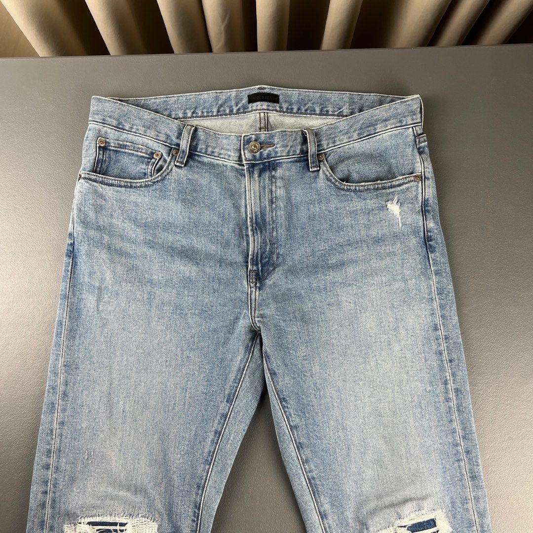 SLIM FIT JEANS (DAMAGED) COL63 BLUE (Category: Jeans) located in Butuan. Submitted by shopkline (Listing ID 1269489660, Image 2). Description: 101% Authentic Bought from UNIQLO Store NOT THRIFTED good condition good as new used once no issue Color rate: 10/10 size: 34in length: 40.6in (original length).