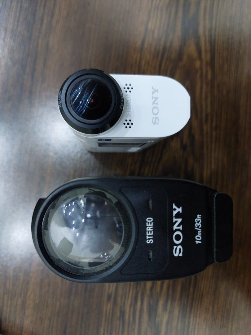 Sony actioncam FDR X1000VR (Category: Cameras) located in Cebu City. Submitted by xperiaz3 (Listing ID 1269561374, Image 3). Description: brand new Sony action cam. damaged box but unit is brand new. never been used. includes waterproof case (33ft), live view remote watch, 3pcs adhesive mount, battery and wire charger.