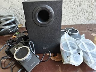 Speakers Edifier and Creative