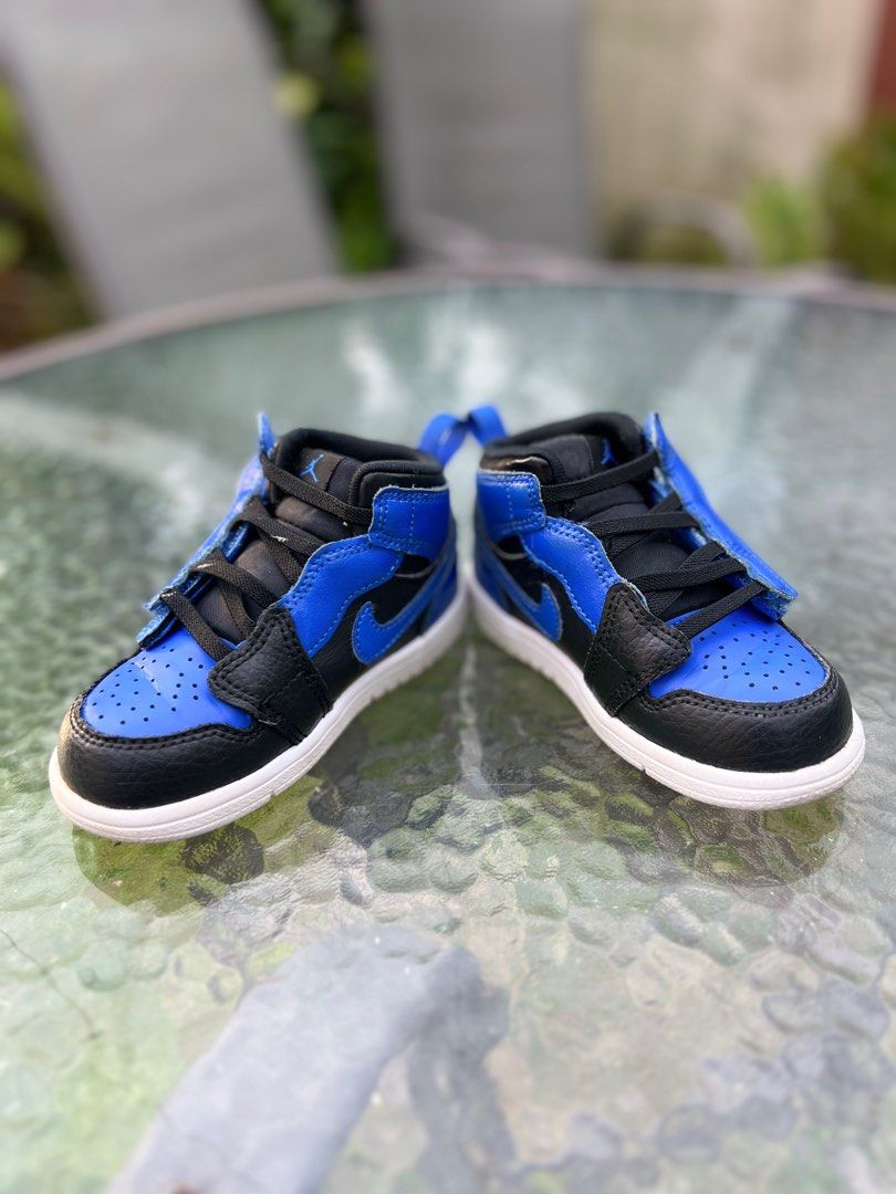 Nike blue discount strap shoes