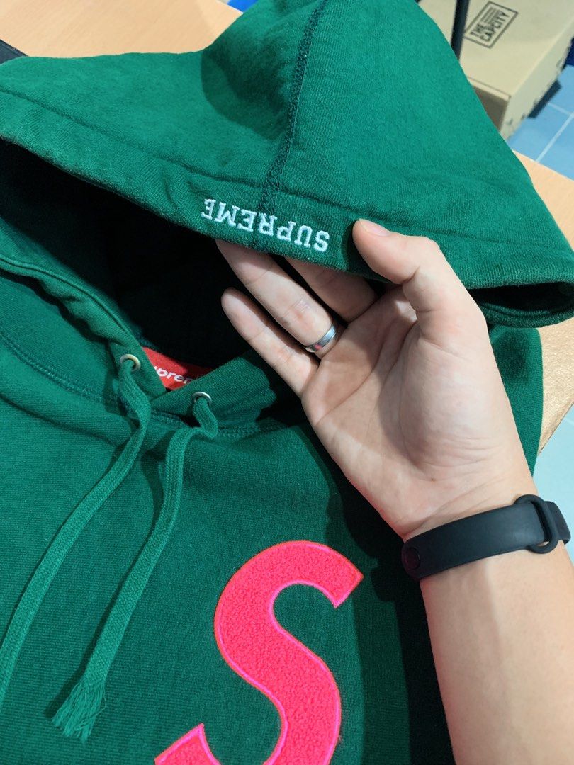 Supreme wrist clearance logo hoodie
