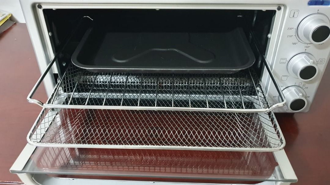 Tefal TO04 convection oven, can bake a full size (10") frozen pizza and