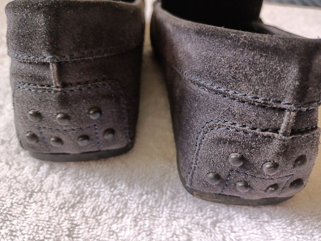 Tod's blue suede driving moccasins (Category: Dress Shoes) located in Pasig City. Submitted by editandcurate (Listing ID 1269575347, Image 3). Description: Authentic Tod's blue suede driving moccasins. Used but well-maintained and still very presentable and dressy. Check measurements as shown in photos. Colour may slightly vary due to lighting conditions. Made in Italy. Comes with original box and shoe bag. Ridiculous offers are ignored. RFS: no 