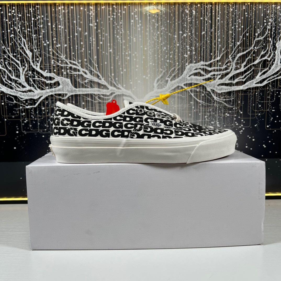 Cdg hot sale authentic vans