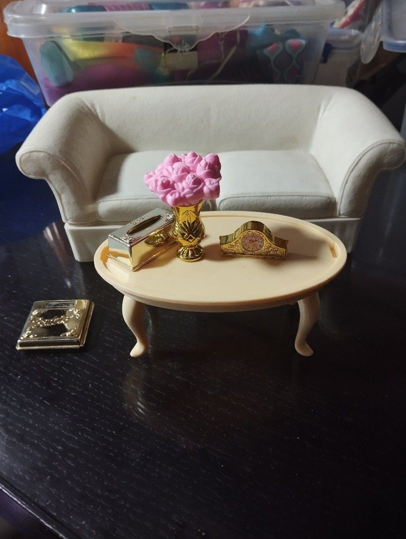 Vintage 1996 Mattel Barbie Living room accessories(sofa and center