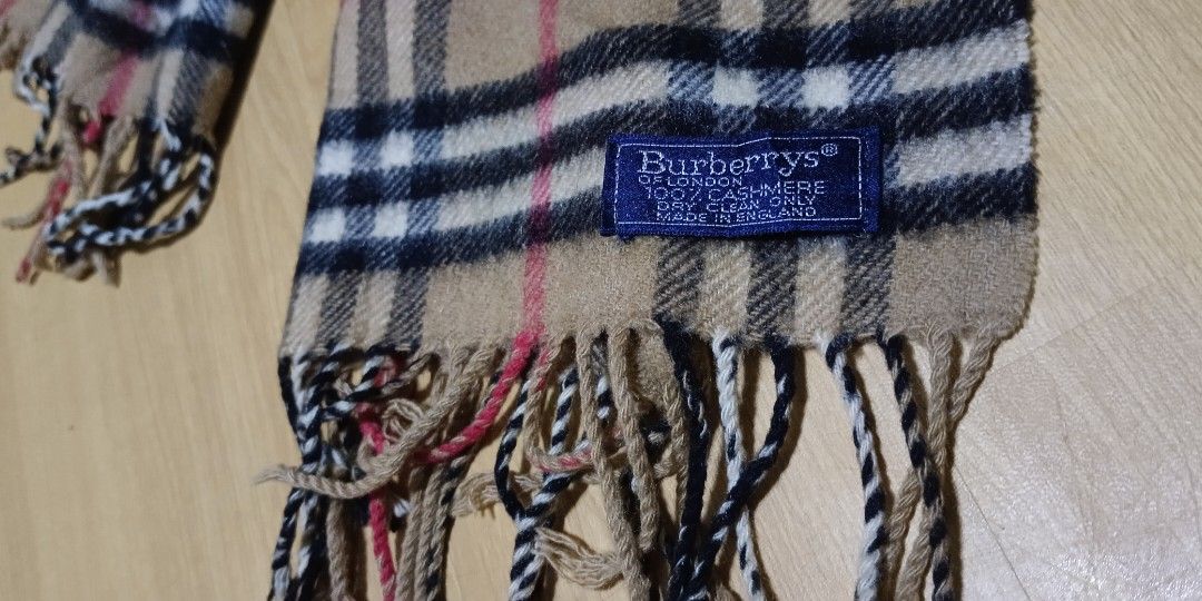 Burberry 100 discount cashmere scarf 40
