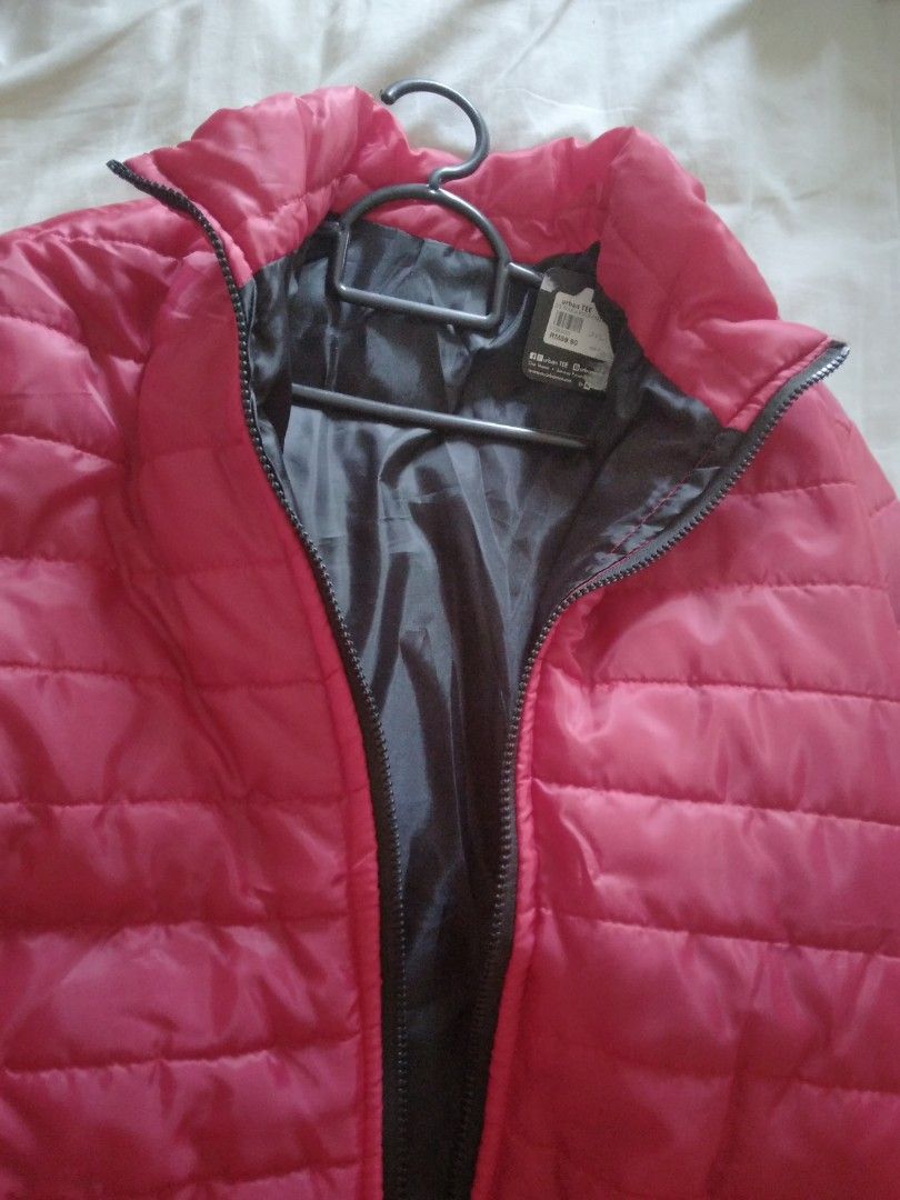 Winter jacket (Category: Coats, Jackets and Outerwear) located in Petaling Jaya. Submitted by pepper58 (Listing ID 1269497145, Image 2). Description: lightweight jacket. Brand new! fits size S to M. Measurements Pit 20inch, length 28inches, sleeves 23 inches.