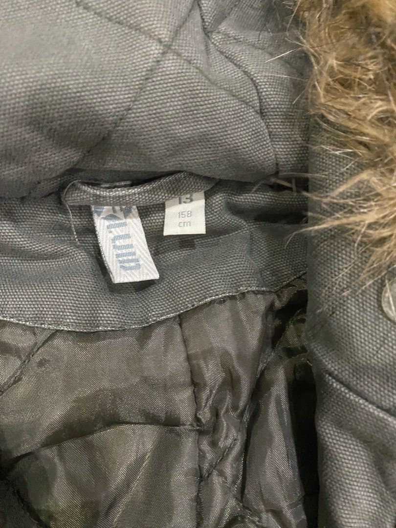 Winter Jacket (Category: Coats, Jackets and Outerwear) located in Petaling Jaya. Submitted by alissakylee (Listing ID 1269614438, Image 2). Description: Petite size army green winter jacket With hood (non detachable) Big pockets to keep your hands inside Very warm 😊 .