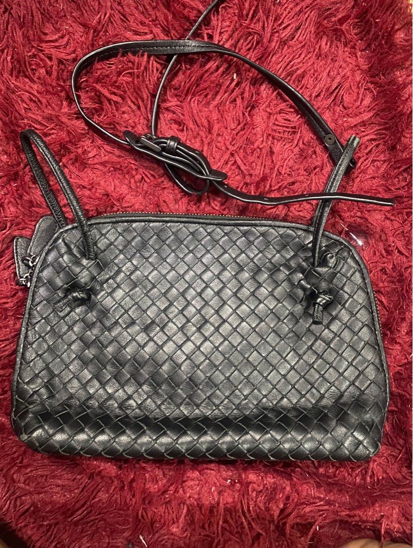 Bottega Veneta Nodini DUPE (Category: Cross-body Bags) located in Makati City. Submitted by docdenisse (Listing ID 1269658707, Image 2). Description: Looks like the Bottega Veneta Nodini Bag Madumi loob, needs cleaning Need rin paayos yung button ng strap .