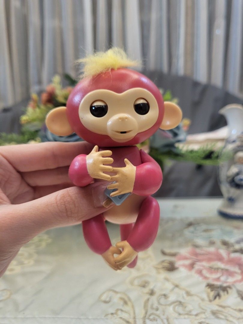 WowWee Fingerlings Interactive Baby Monkey Bella Toy (Category: Interactive Toys) located in San Fernando. Submitted by jpmarketplace2023 (Listing ID 1269573343, Image 1). Description: -WowWee fingerlings interactive baby monkey Bella toy for only PHP250 -Authentic from Japan.