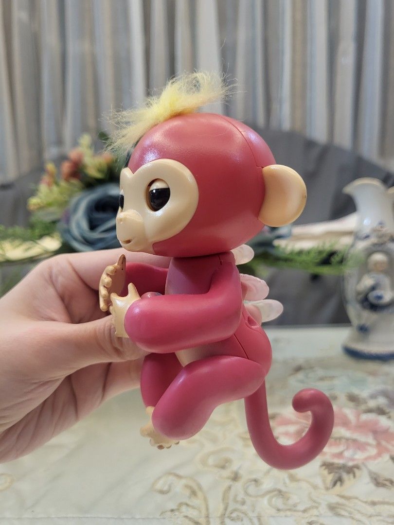 WowWee Fingerlings Interactive Baby Monkey Bella Toy (Category: Interactive Toys) located in San Fernando. Submitted by jpmarketplace2023 (Listing ID 1269573343, Image 3). Description: -WowWee fingerlings interactive baby monkey Bella toy for only PHP250 -Authentic from Japan.