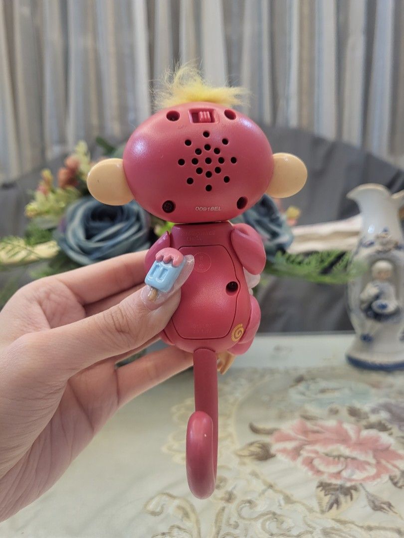 WowWee Fingerlings Interactive Baby Monkey Bella Toy (Category: Interactive Toys) located in San Fernando. Submitted by jpmarketplace2023 (Listing ID 1269573343, Image 2). Description: -WowWee fingerlings interactive baby monkey Bella toy for only PHP250 -Authentic from Japan.